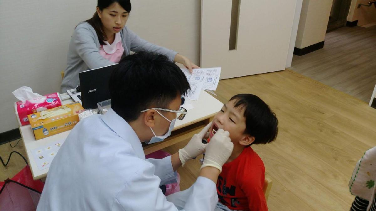 塗氟與牙齒保健宣導