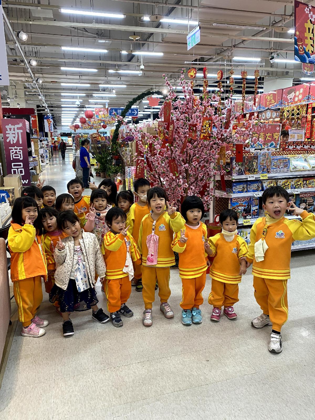 辦年貨囉！